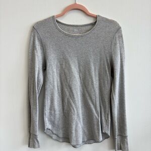 Old Navy Heather Gray Long Sleeve Women's Tee